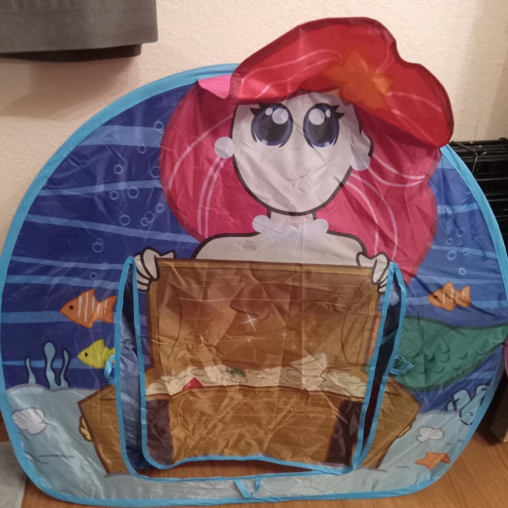Girls play tent